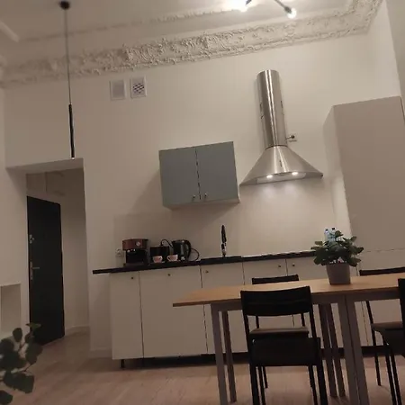 Kamienica Centrum Nr 7 *